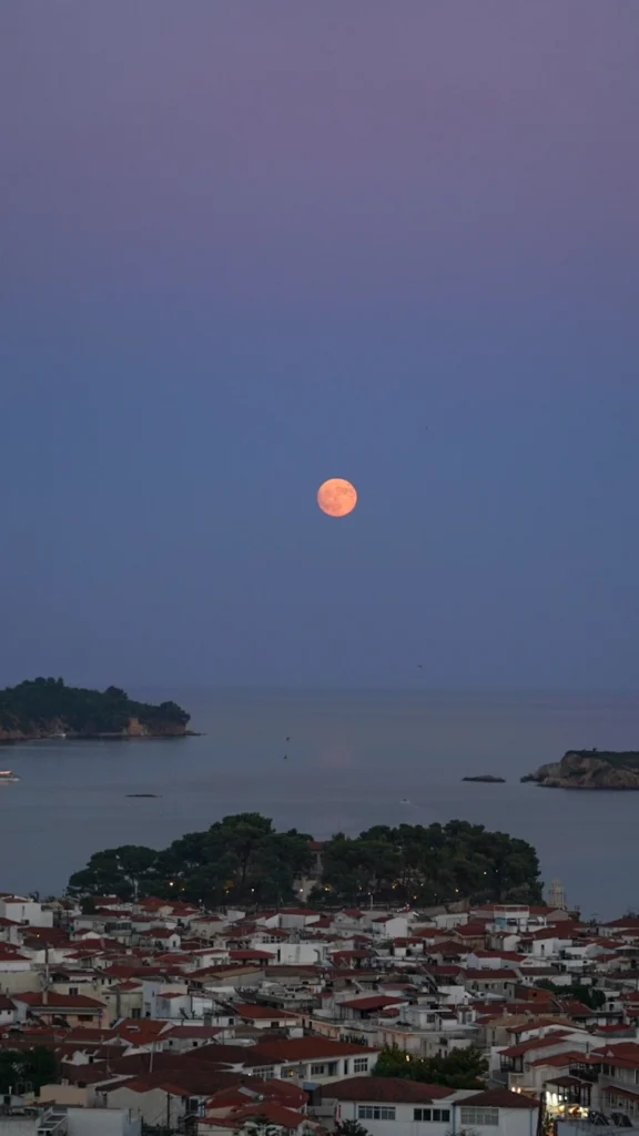 Welcome to Akre, located atop Skiathos. Join our table, with panoramic view of the island. Experience elevated Greek & Mediterranean cuisine against a stunning panoramic backdrop of Skiathos.